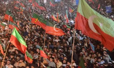 Pakistan’da halk sokaklara indi! İmran Han’a destek gösterileri devam ediyor