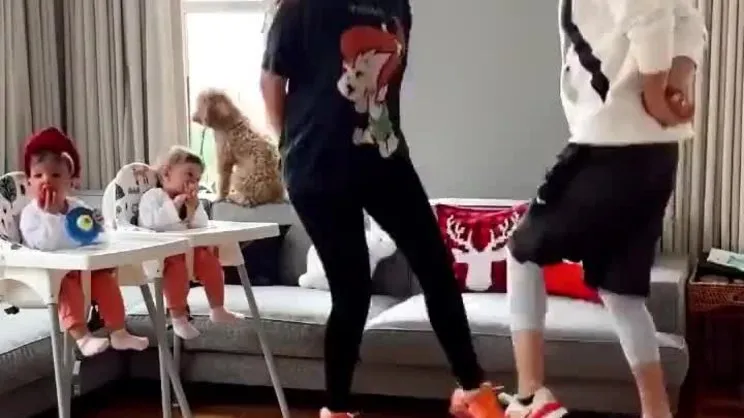Pelin Akil ile eşi Anıl Altan sosyal medyada devam eden akıma uydu | Video