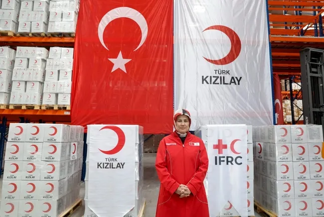 turk-kizilay-irana-insani-yardim-malzemesi-gonderdi-1777272323588.jpg