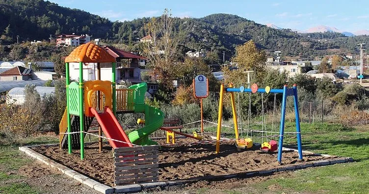 Kumluca’da iki mahalleye çocuk parkı