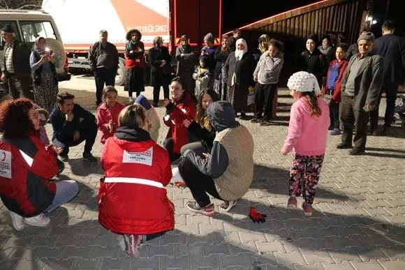 Bu görüntüler deprem ile beşik gibi sallanan Denizli'den