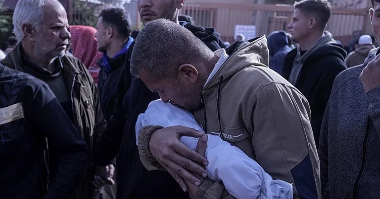 Gazze’de bir bebek daha donarak öldü