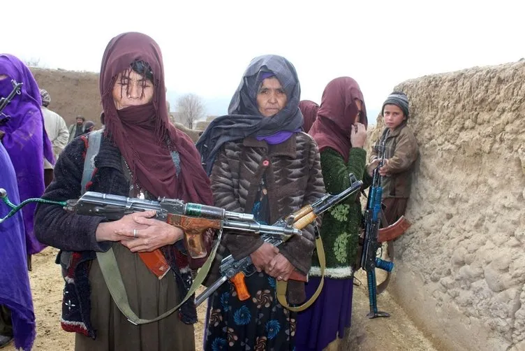 Afgan kadınlar DEAŞ’a karşı silahlandı