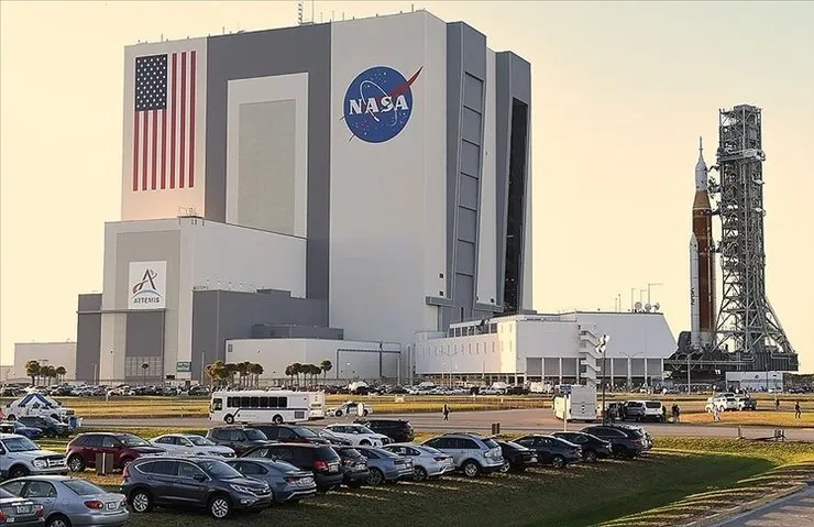 NASA’DAN, AY’A İNSANLI UÇUŞ HAMLESİ