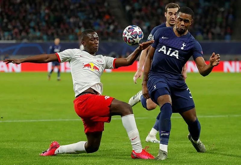 Son dakika: Galatasaray Japhet Tanganga transferini ...