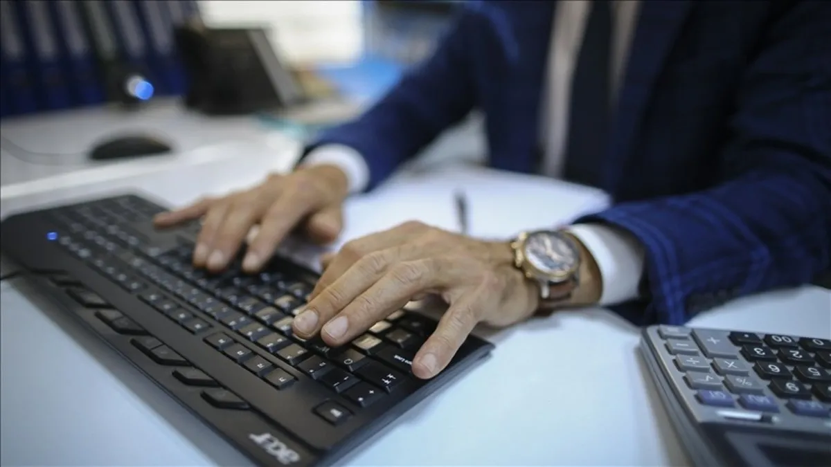 Hafta tatilinde çalışmak serbest mi? Yeni kanun ne diyor?