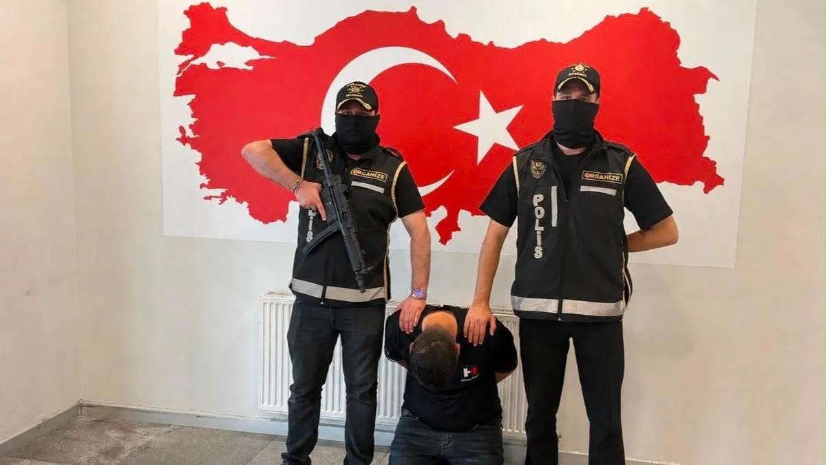 İçişleri Bakanlığı duyurdu! Aranan firari Bakü'de yakalandı haber görseli