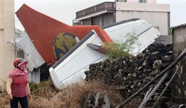 Tayvan’daki uçak kazasından 10 kişi kurtuldu
