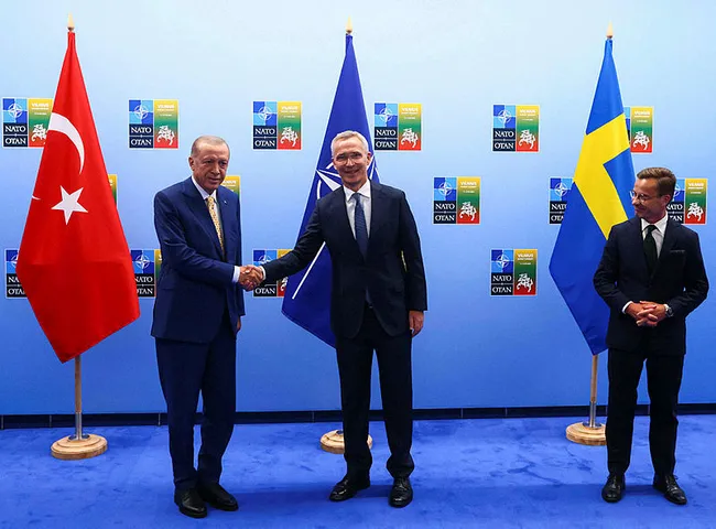 son-dakika-litvanyadaki-uclu-zirve-sonrasi-stoltenbergden-aciklama-turkiye-isvec-nato-mutabakata-vardi-1689017798035.jpg