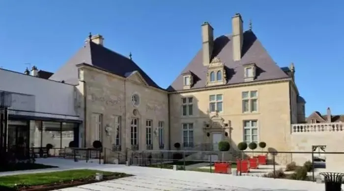Fransa’da peş peşe soygunlar: Louvre’un ardından bir müze daha! Tam 2 bin adet...