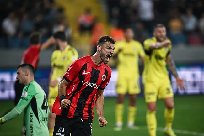 fenerbahce-hata-yapmadi-genclerbirligini-3-golle-gecti-1756662862812.jpg