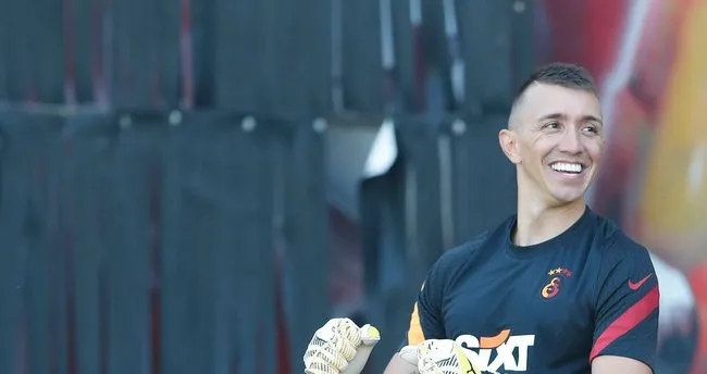 Muslera çalışmalarını sürdürüyor!