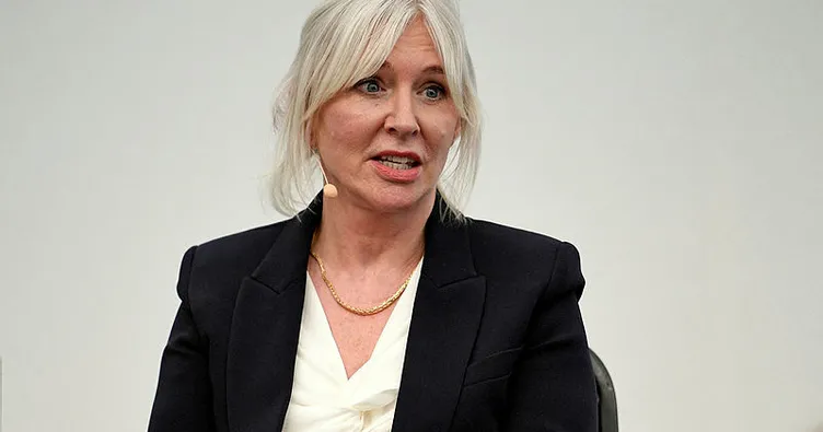 İngiliz bakandan BBC’ye sert sözler: Ayrıcalıklıların çalıştığı kurum...