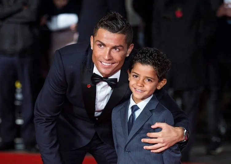 Cristiano Ronaldo’nun ikiz bebekleri dünyaya geldi