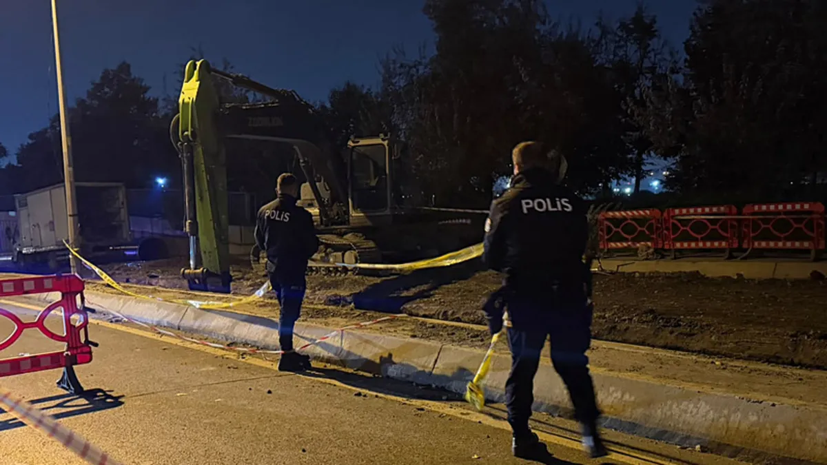 SON DAKİKA | Bayrampaşa'da yol çöktü! 1 işçi hayatını kaybetti haber görseli