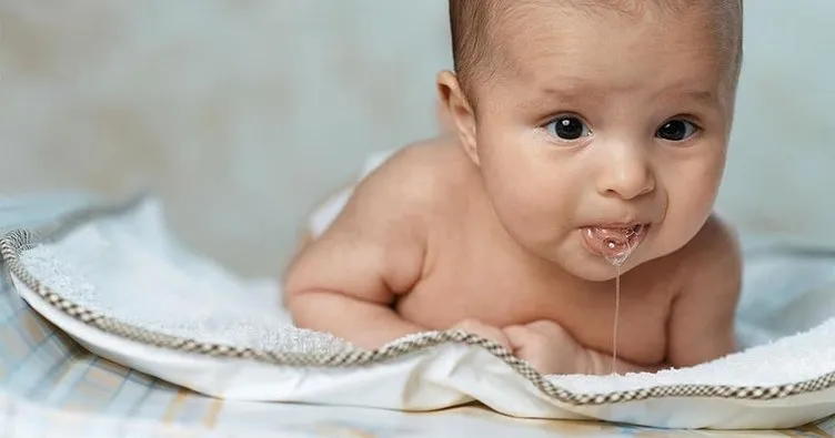 Reflü olan bebek nasıl emzirilir? Reflü yatağında bebek nasıl yatırılır?