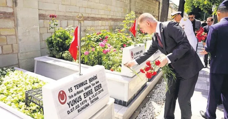 Vali Gül’den şehitlere karanfil
