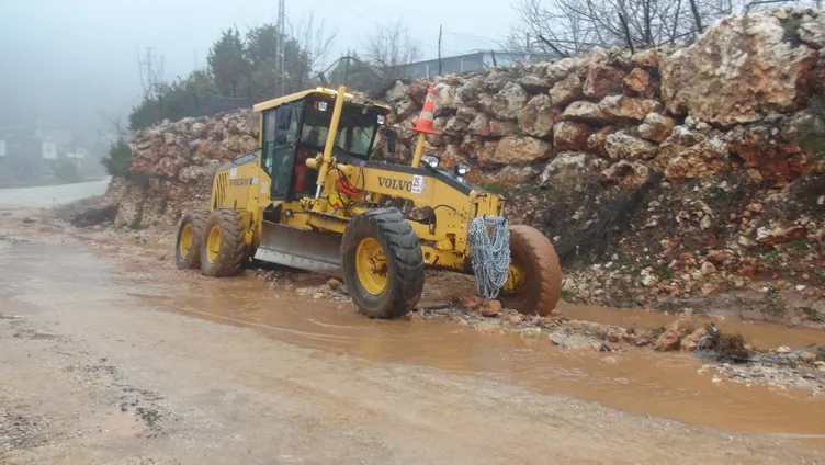Son dakika... Mersin’deki sel hayatı felç etti! Okullar tatil edildi