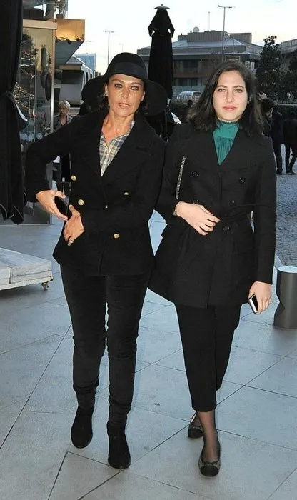 Yaprak Dökümü'nün Fikret'i Bennu Yıldırımlar'ın kızı Ada güzelliğiyle sosyal medyayı salladı! İşte Bennu Yıldırımlar'ın gözlerden uzak büyüyen kızı...