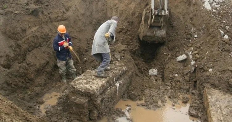 Mersin’de bir arazide 2 lahit bulundu