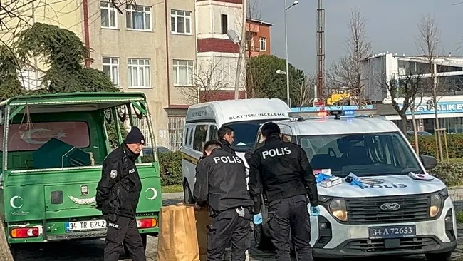 buyukcekmecede-parkta-erkek-cesedi-bulundu-meger-daha-once-1740560122122.jpg
