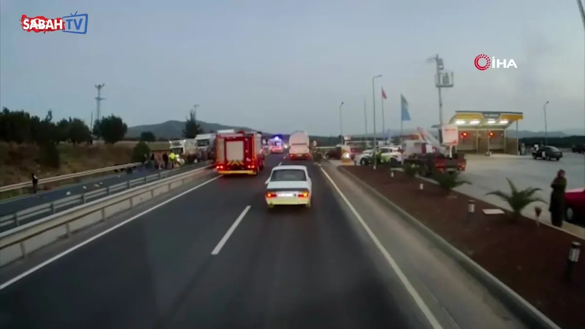 Akhisar’da zincirleme kaza: 1 ölü, 8 yaralı | Video videosunu izle Akhisar’da zincirleme kaza: 1 ölü, 8 yaralı | Video videosunu izle