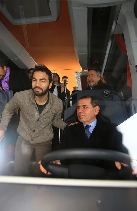 Galatasaray yeni otobüsünü teslim aldı