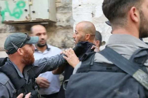 İsrail güçleri Mescid-i Aksa'yı bastı