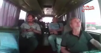 Sakarya’da minibüsün sıkıştırdığı işçi servisinin şarampole devrilme anı kamerada