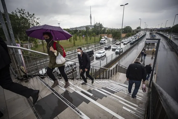 İstanbul’da tanıdık manzaralar! Toplu taşımada yoğunluk var sokaklar sessiz