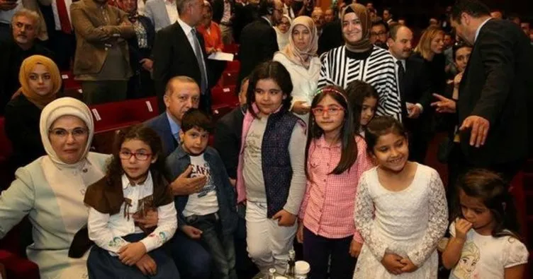 Cumhurbaşkanı Erdoğan’a çocuklardan yoğun ilgi!
