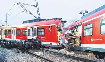 İki tren çarpıştı: 1 ölü, 18 yaralı