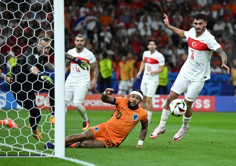 Başkan Erdoğan’dan Merih Demiral, Montella, Arda Güler ve yabancı sınırı hakkında flaş açıklamalar!