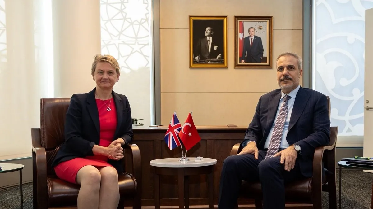 Dışişleri Bakanı Fidan, İngiliz mevkidaşı Cooper ile bir araya geldi