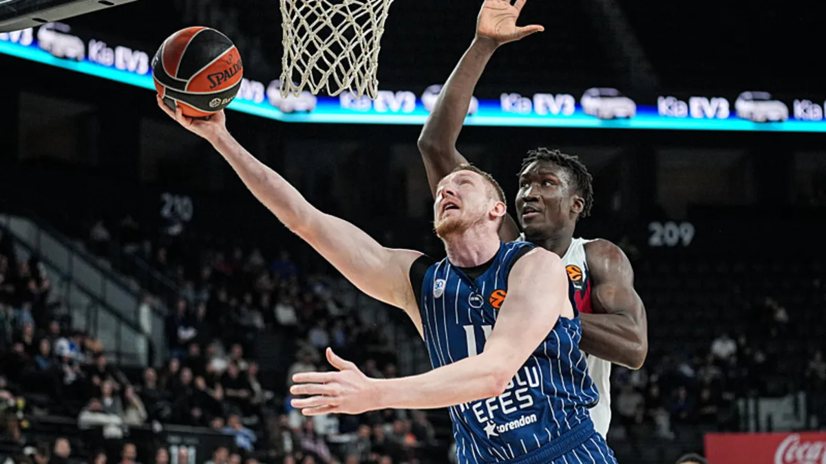 Anadolu Efes’ten Rolands Smits ile ilgili sakatlık açıklaması! Anadolu Efes’ten Rolands Smits ile ilgili sakatlık açıklaması!