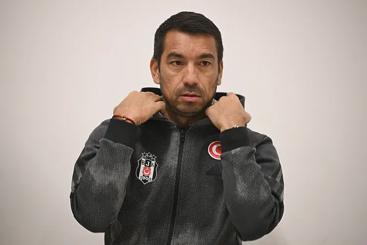 SON DAKİKA: Beşiktaş’ta Giovanni Van Bronckhorst gönderildi! Alacağı tazminat belli oldu