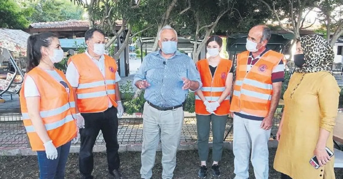 Sokak Kedilerine Su Ve Mama Destegi Guney Haberleri
