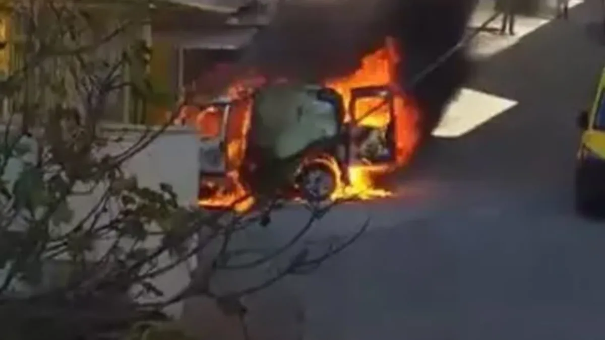 Seyir halindeki araç alev alev yandı