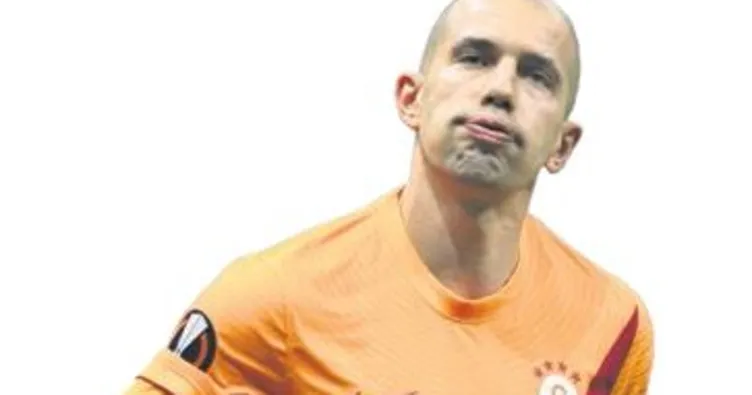 Feghouli yerine 3 aday