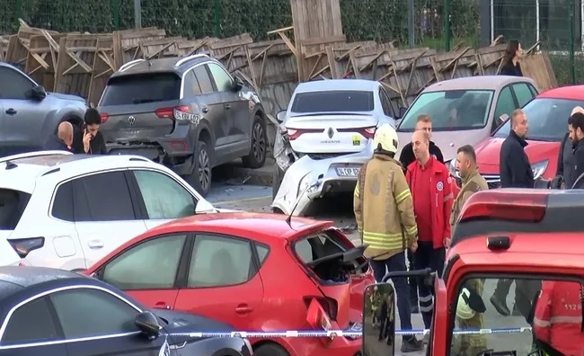 son-dakika-bahcelievlerde-feci-kaza-9-araca-carpan-cip-5-metreden-bosluga-dustu-surucu-yaralandi-1763020169825.jpg son dakika bahcelievlerde feci kaza 9 araca carpan cip 5 metreden bosluga dustu surucu yaralandi 1763020169825