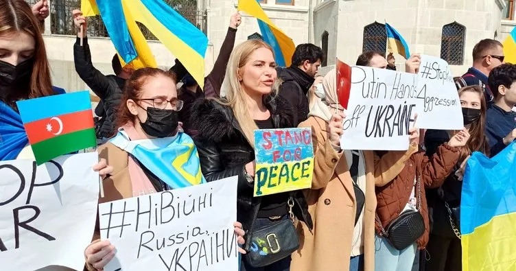 Ukraynalı kadınlar Rus saldırısını Beyazıt’ta protesto etti