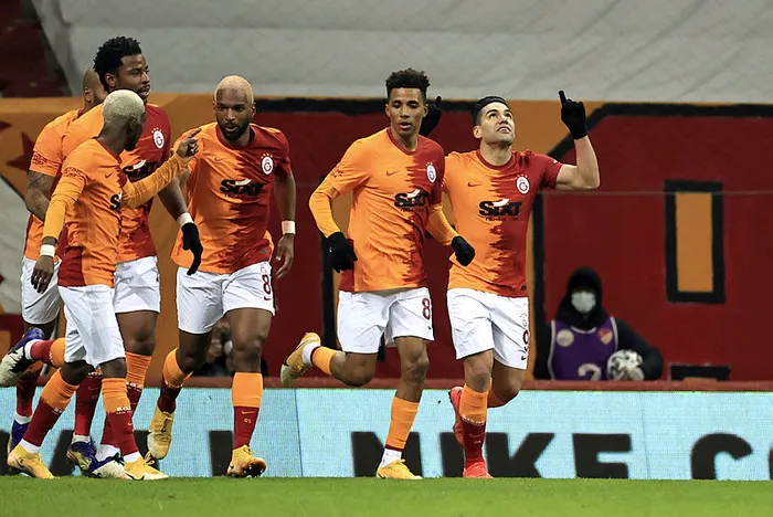 son-dakika-fatih-terimden-mac-sonu-hakem-elestirisi-o-pozisyon-bariz-kirmizi-kart-1615142839403.jpg