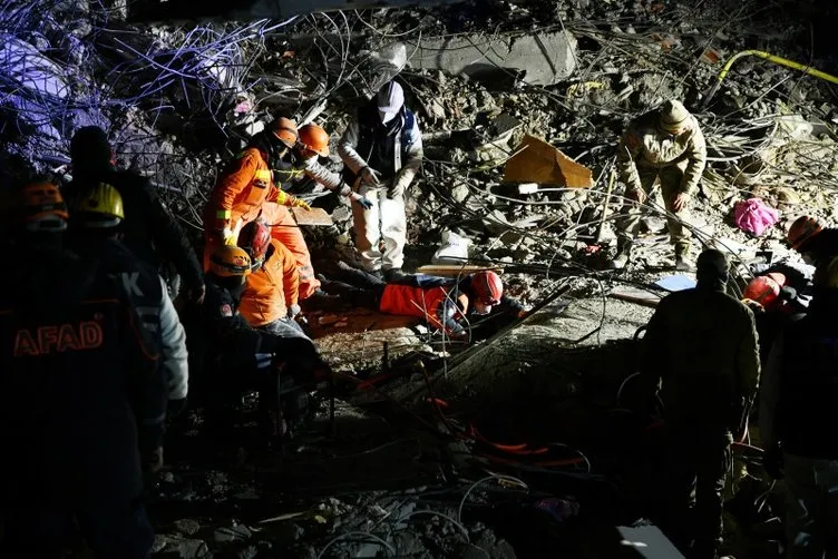 Son dakika haberi: Deprem bölgelerinde büyük mucize: Depremin 185. saatinde Ayça sağ kurtarıldı!