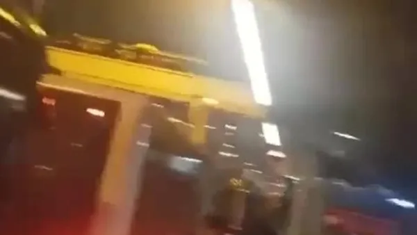 İstanbul'un ulaşım çilesi bitmiyor! Araç arızalandı, vatandaşlar yollara taştı! | Video