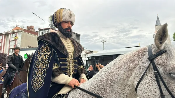 fetih-ruhu-edirnede-yeniden-canlandi-tarihi-yuruyus-1778955220628.jpg