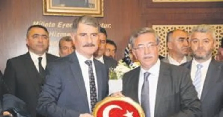 Pursaklar Belediye Başkanı Yılmaz mazbatasını aldı