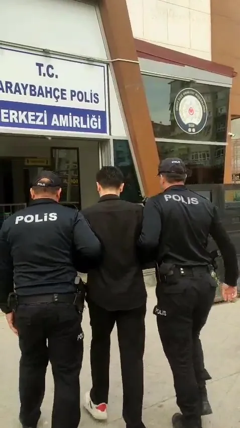 izmitte-25-yil-hapis-cezasiyla-aranan-dolandirici-yakalandi-1791885202532.jpg