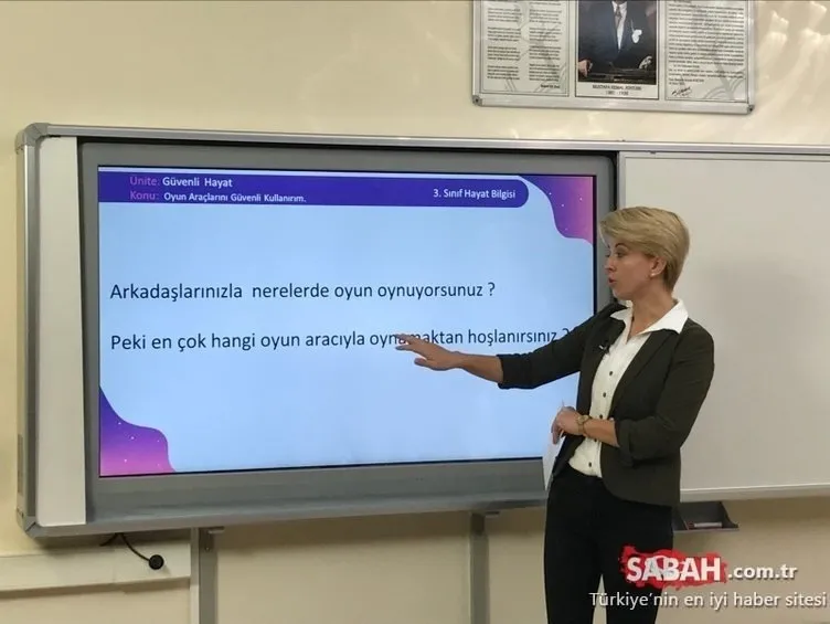 TRT EBA TV canlı yayın izle ekranı | 14 Eylül 2020 Pazartesi TRT EBA TV canlı yayın ilkokul, ortaokul ve lise ders programı ile bugün hangi dersler var?