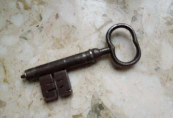 Teyzesinden miras kalan sandığı açınca hayatının şokunu yaşadı!
