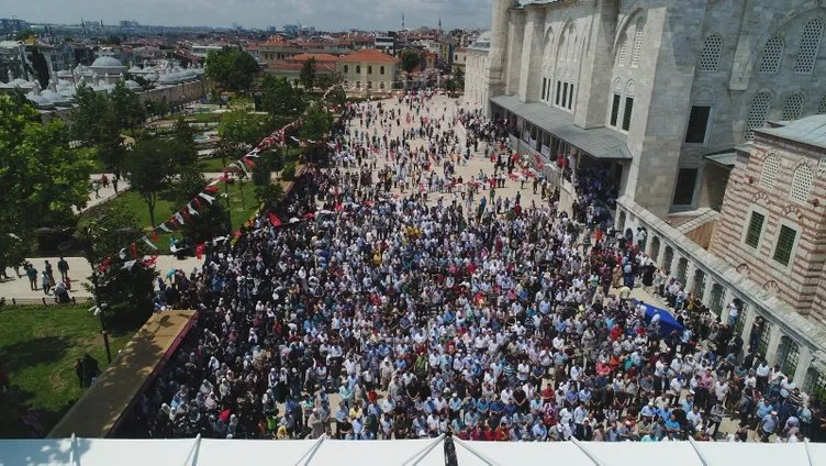 Muhammed Mursi için dünyanın dört bir yanında gıyabi cenaze namazı kılındı